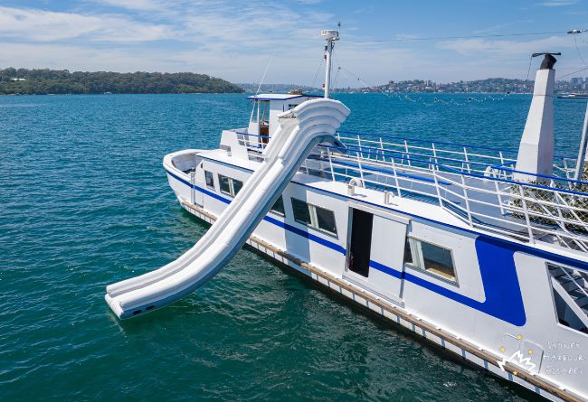 Bayrunner Exterior